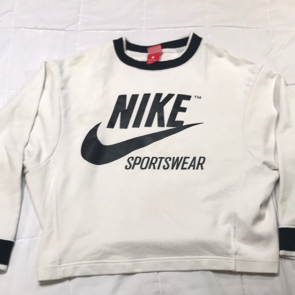Cropped Nike Crew Neck